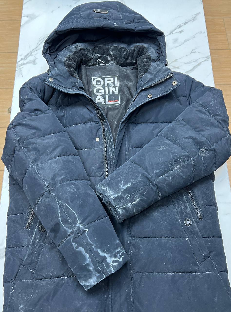 На пуховик вылили краску от принтера